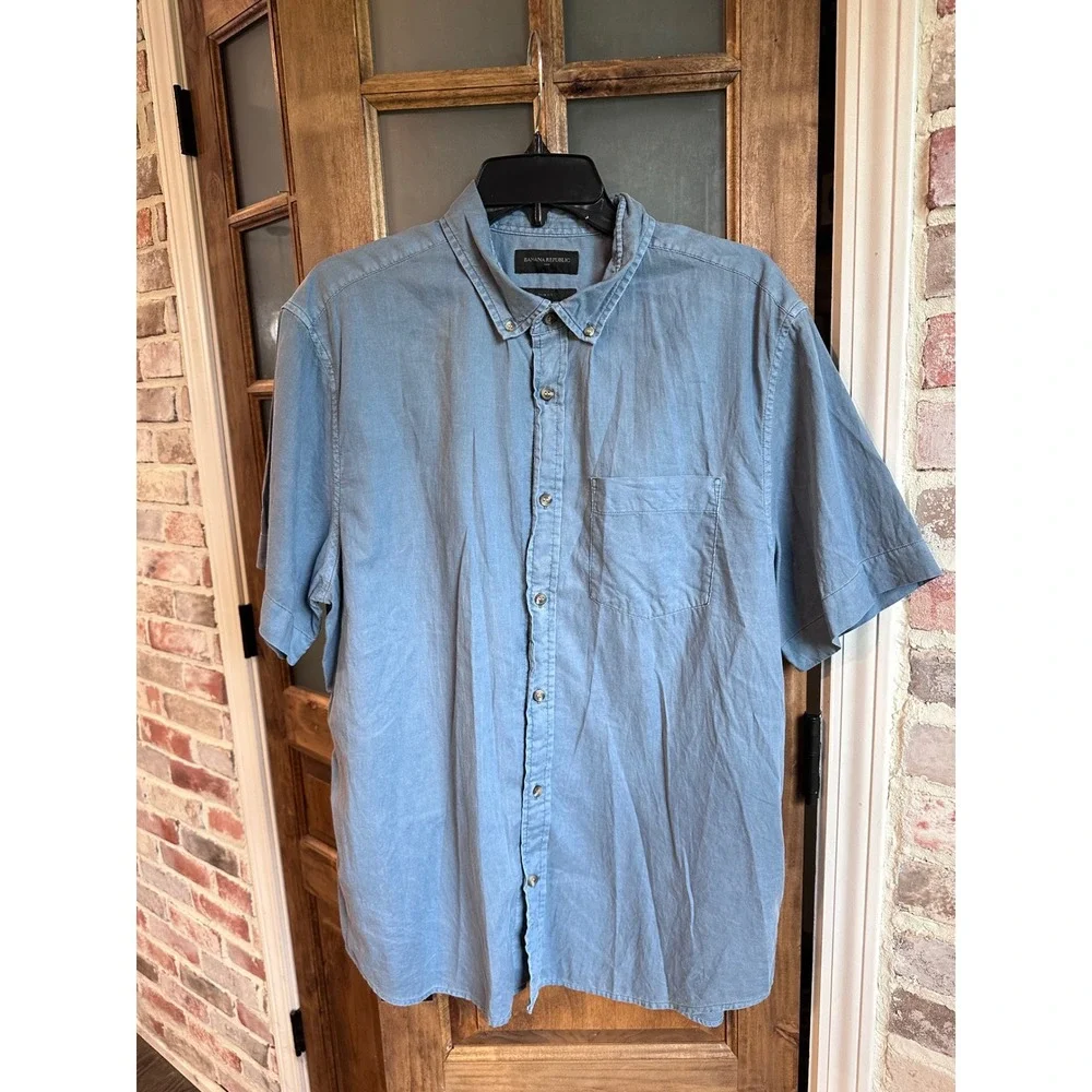 Banana Republic Button Down Shirt Mens Large Blue Short Sleeve Slim Fit Casual